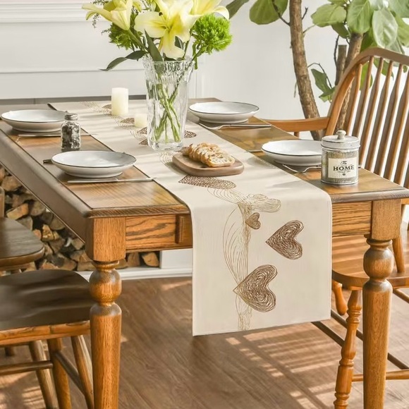 GORGEOUS HEART TABLE RUNNER (90”L) - Picture 2 of 7